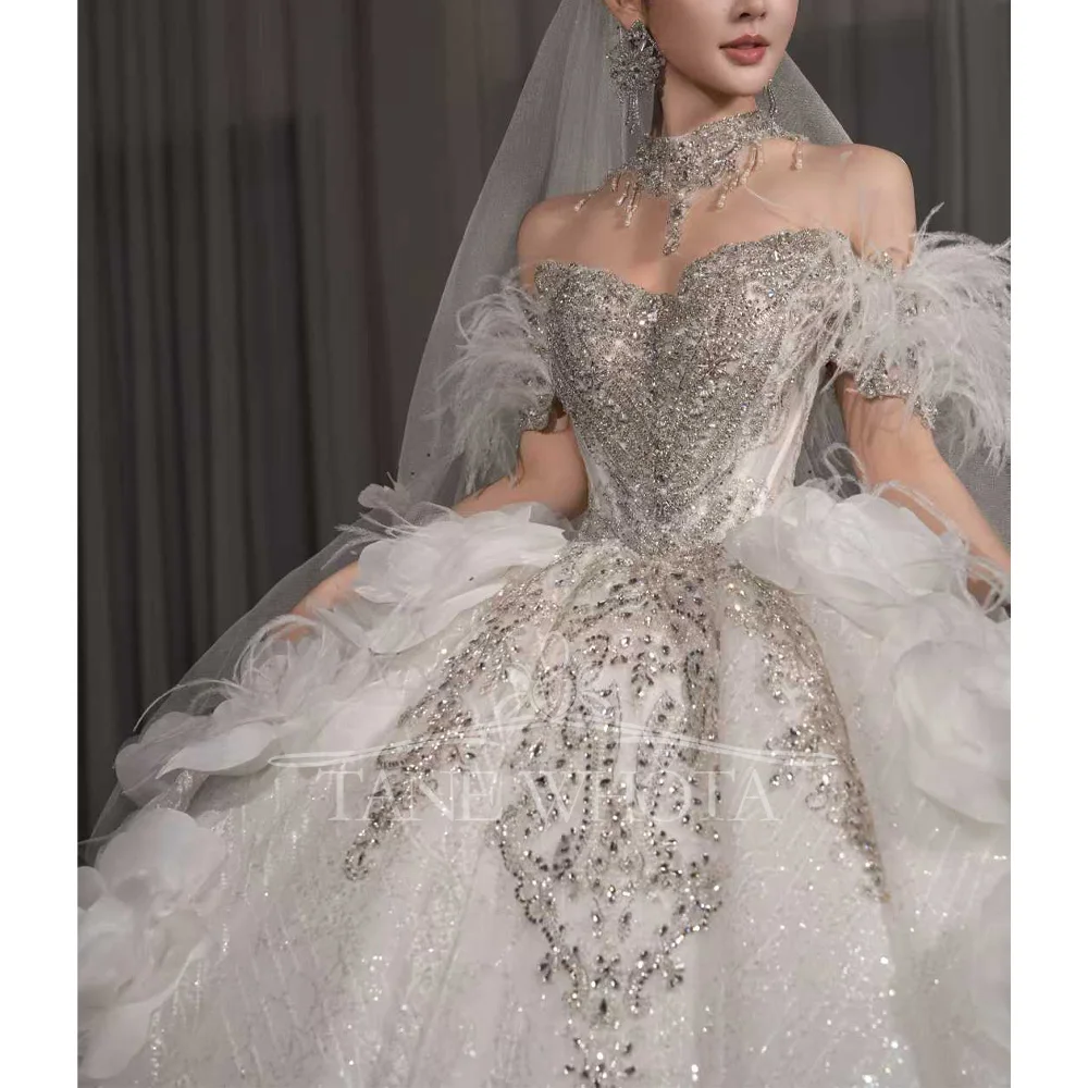 우아한 연인 오프 숄더 비즈 장식이 달린 깃털 웨딩 드레스 맞춤형 신부 가운