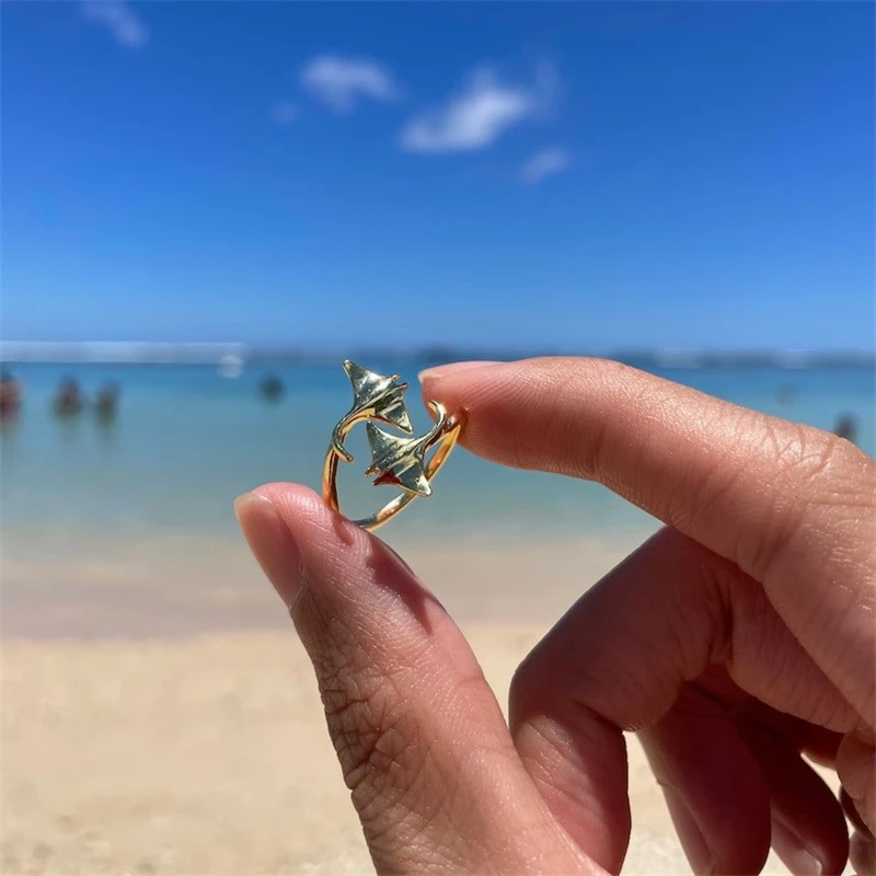 

Simplified Devil Fish Open Ring for Women Unique Summer Beach Ocean Theme Vacation Accessory Versatile Minimalist Twisted Style