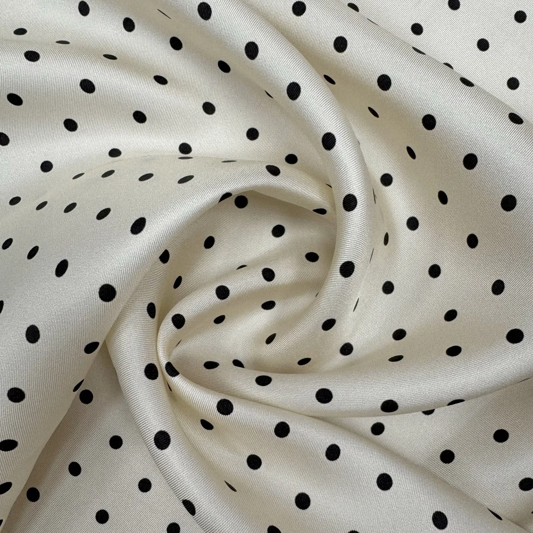 

Ткань из 100% тутового шелка 19 momme Twill Silk, кремовый, бежевый, с принтом в черный горошек, ширина 140 см, 55 дюймов, по дворам JX152