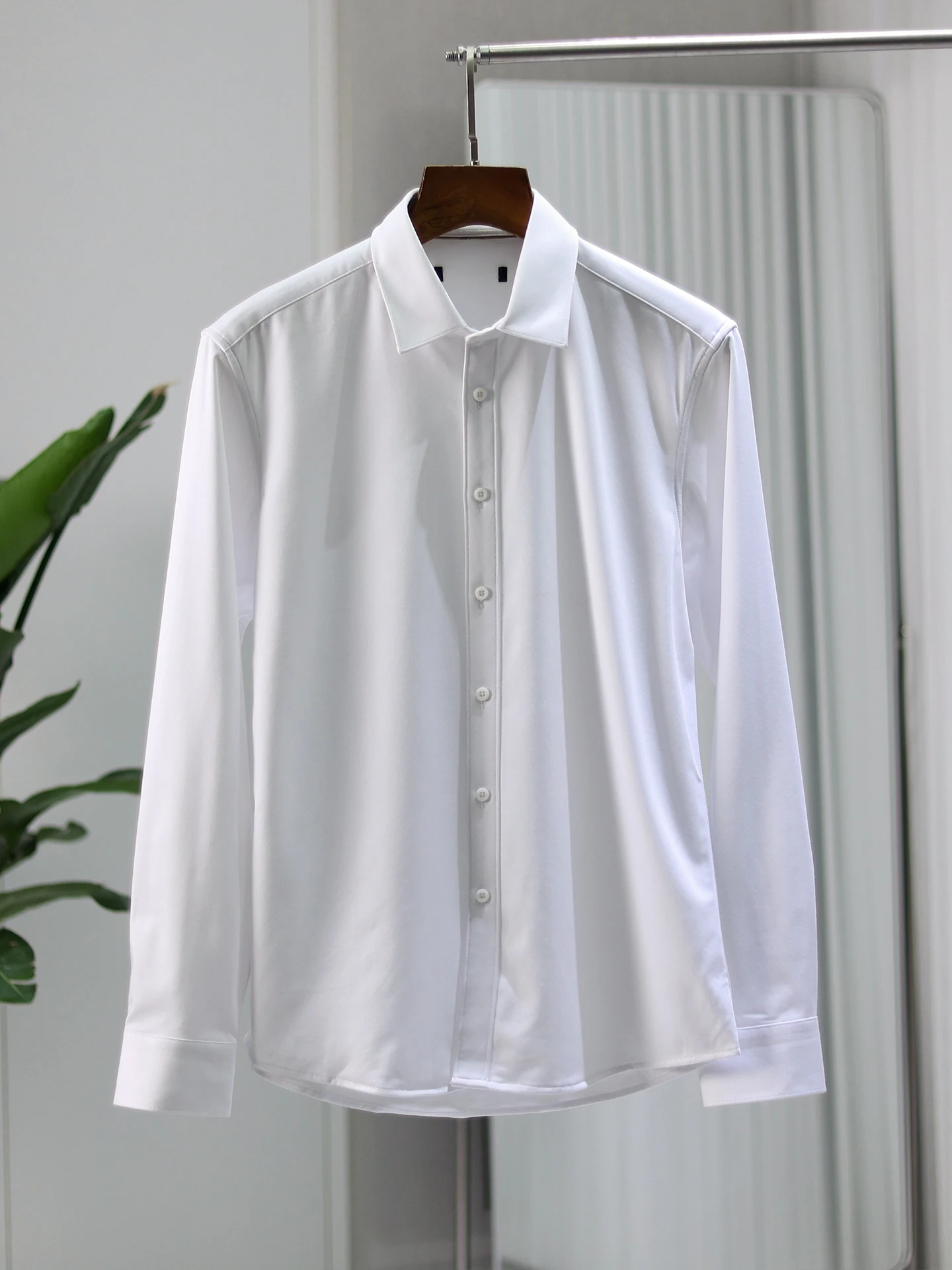 

Утепленная тонкая рубашка из флиса, комфортная, приятная к телу, деловая повседневная, теплая, с длинным рукавом, мужская, приталенного кроя, из полиэстера, регенерируемого происхождения.