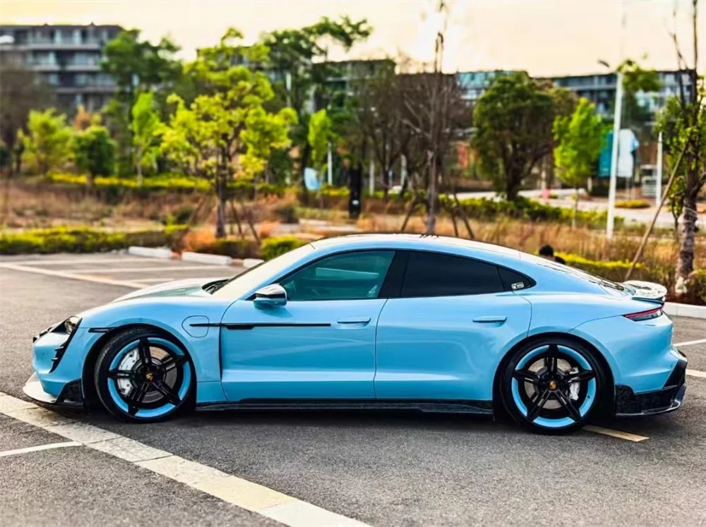 تستخدم لتعديل طقم الجسم Porsche Taycan مع طقم الجسم المزخرف للوحة الباب على شكل حرف M