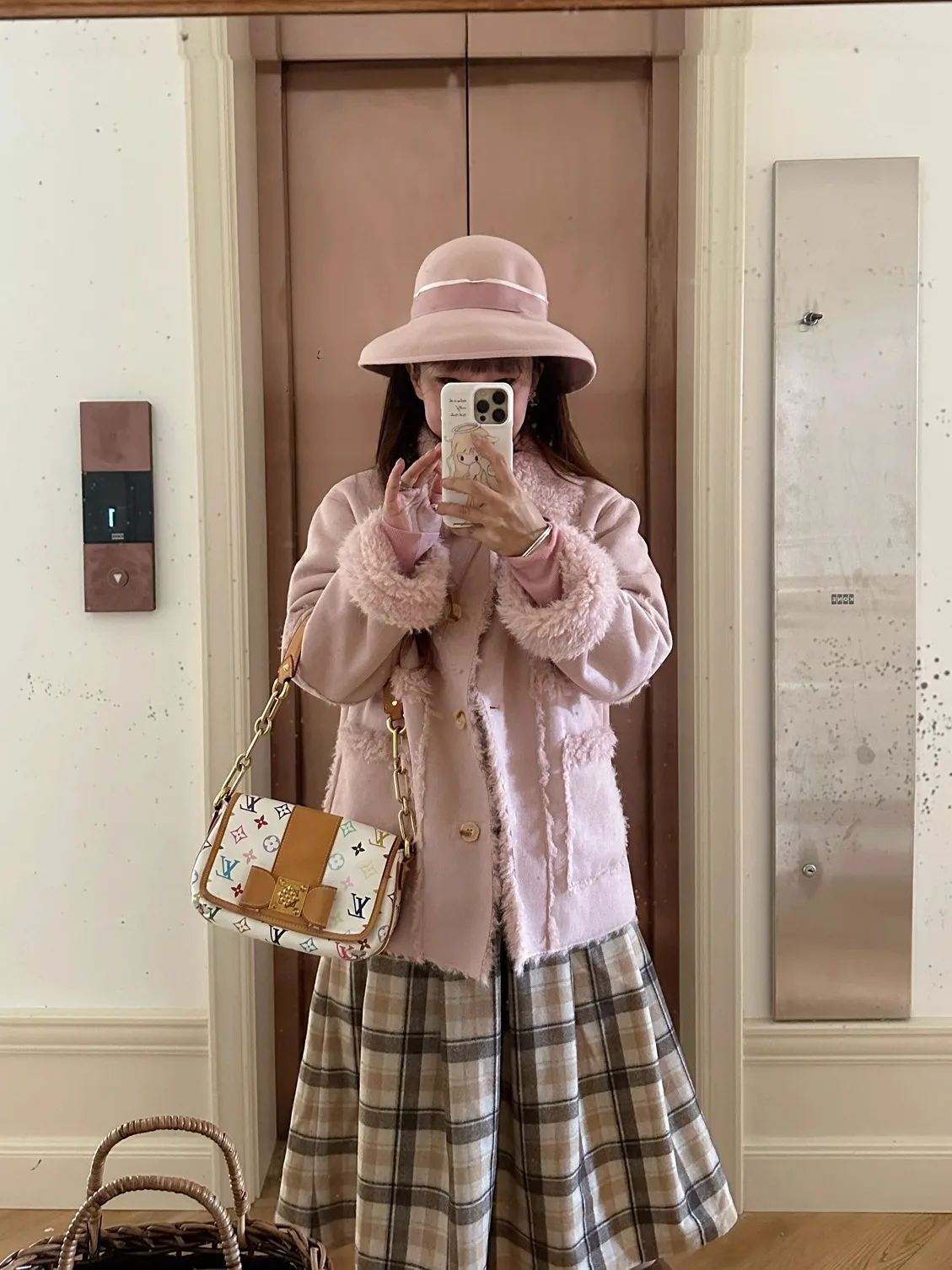 Prawdziwie Ciepły Zimowy Płaszcz z Futra Dwustronny Noszony Od Przodu i Od Tyłu Wyszczuplający Płaszcz Wierzchni Francuski Elegancki Długi Średniej Długości Zapinany na Guziki