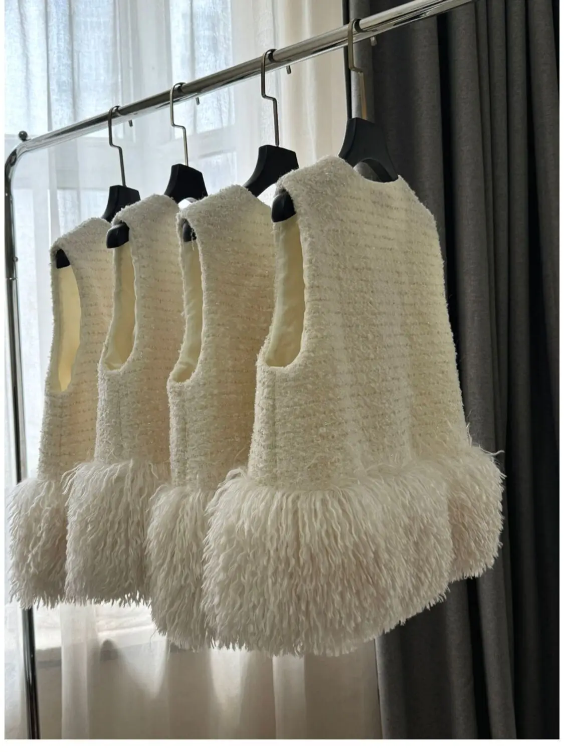 2025 Winter New Women's Slimming Sheep Velvet Vest Round Neck Single-Breasted Jacket Crew Neck Slim Fit Elegant Cardigan TS518