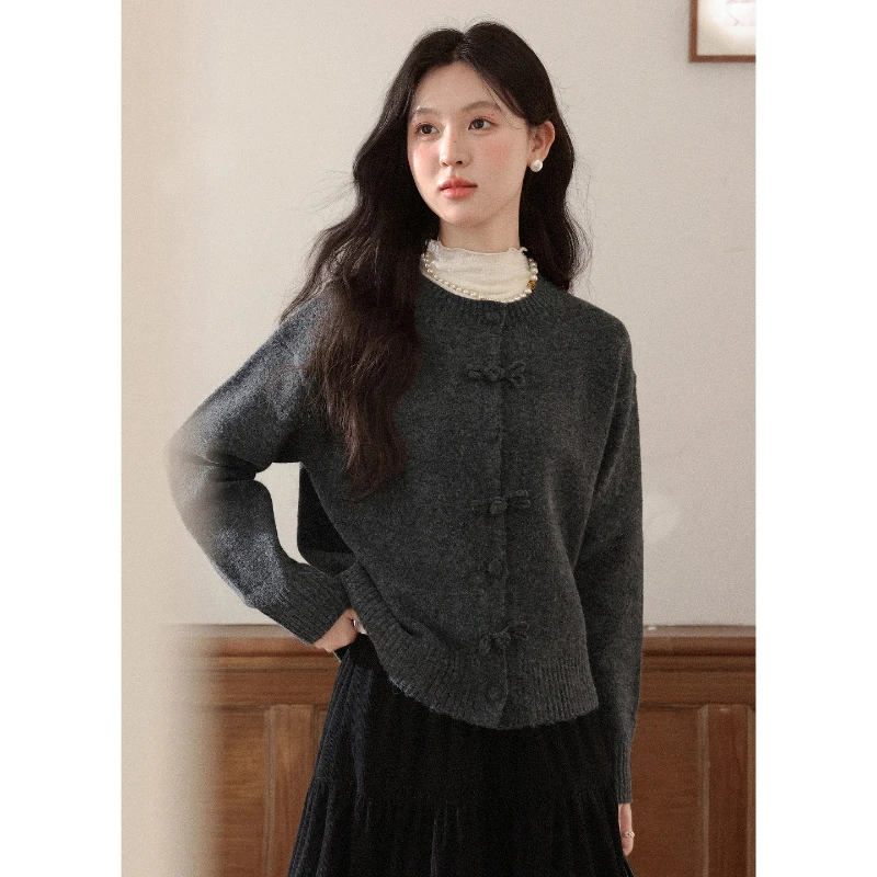 

ALXNAN женский вязаный кардиган 2025 с круглым вырезом и пуговицами в виде лягушки, эластичный дышащий трикотаж, повседневные женские топы с длинными рукавами L58907