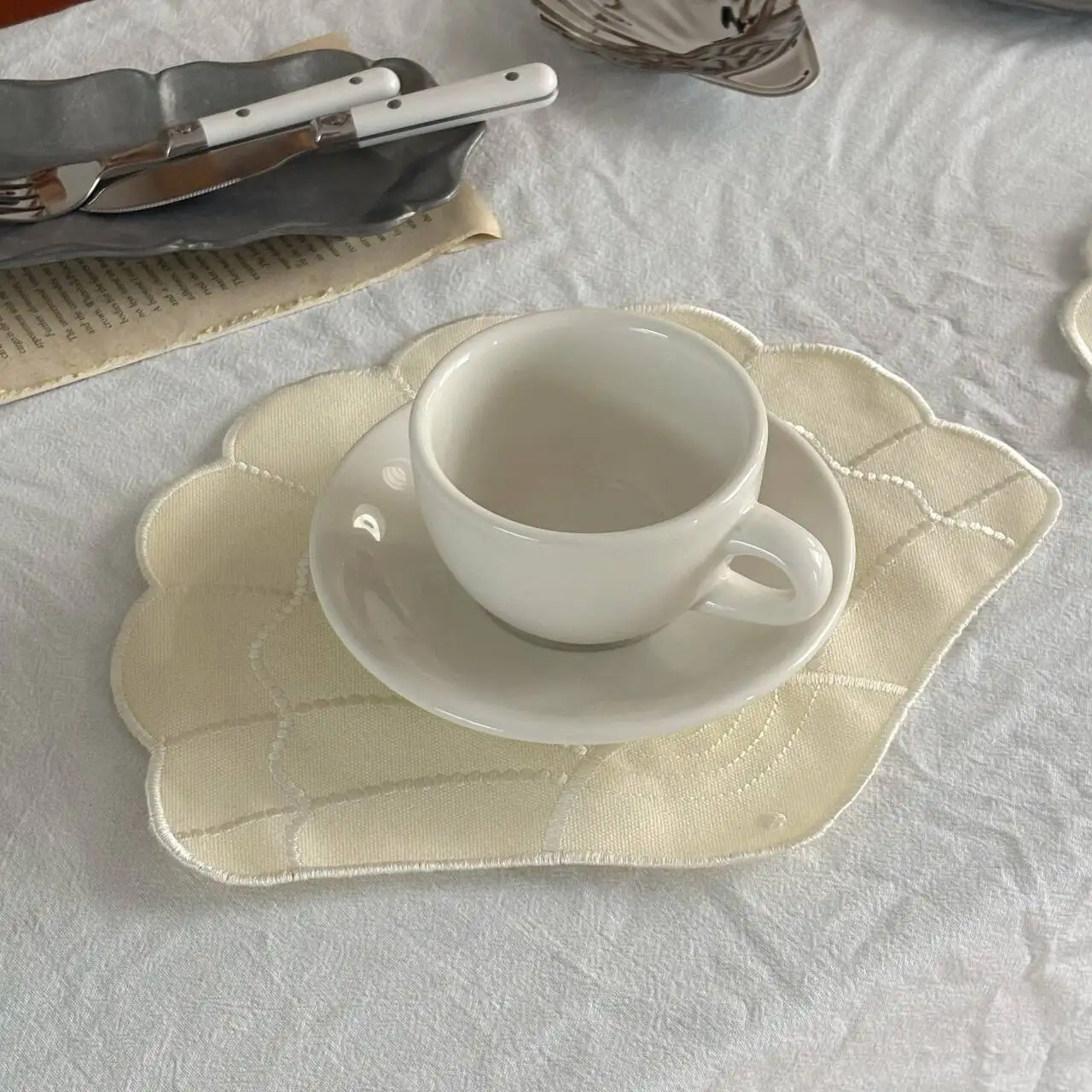 1pcs Shell‑Shaped Embroidery Coaster,Solid Color Fabric Heat Resistant Cup Pad,Home Dining & Hotel Table Decoration Mat