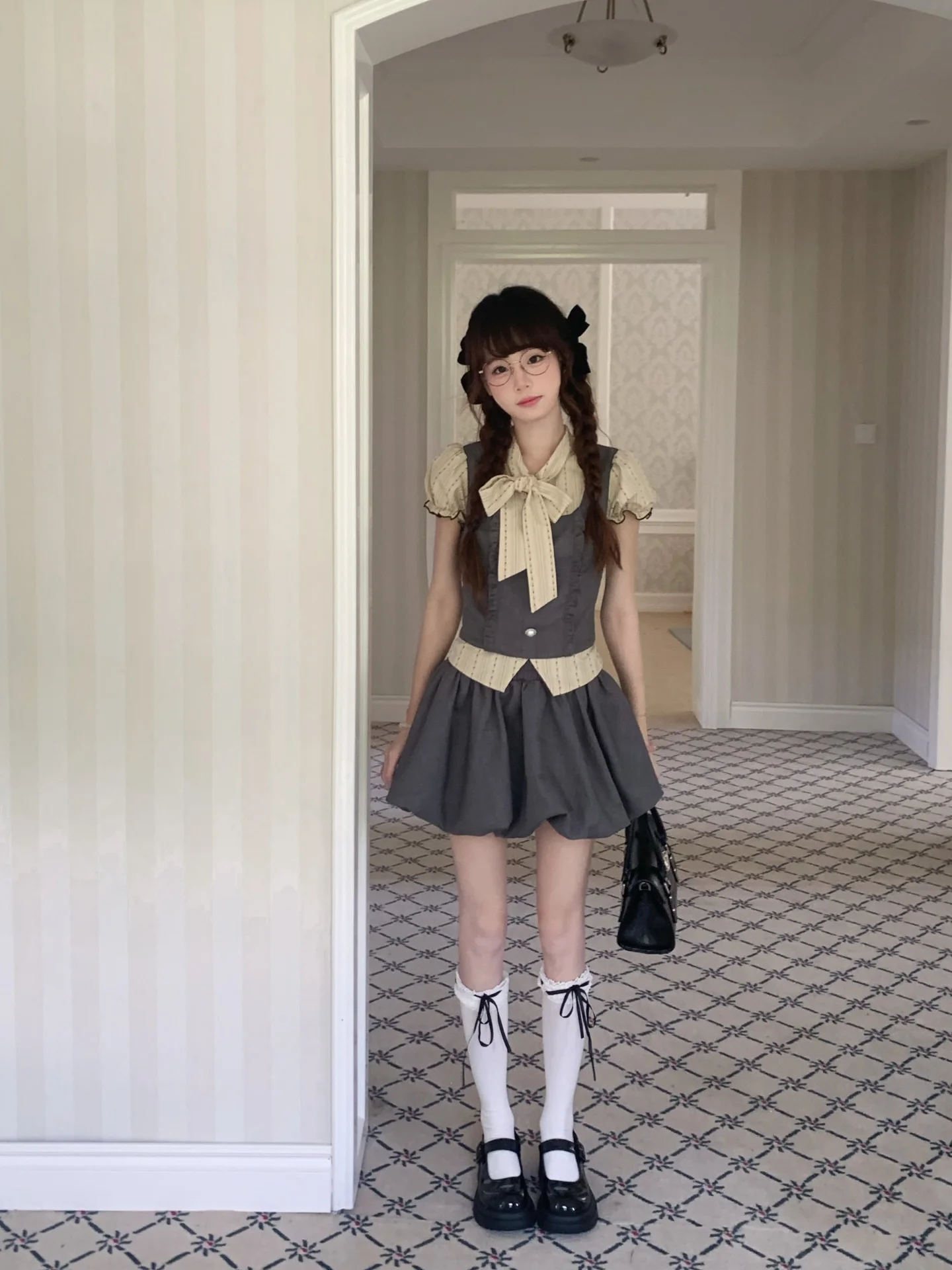 Idol Singer British Style Missy Stripe  Knot Waist Grey Flower Embossed Puffy Flower Bud Skirt Set Women's Fashion