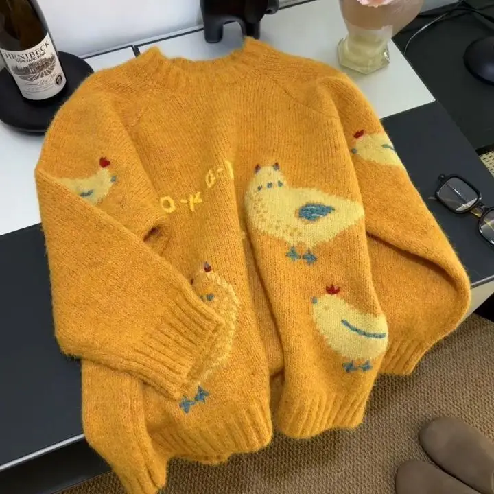 Sweater rajut wanita Korea retro warna kuning lembut bergaya kasual mewah dengan desain kartun