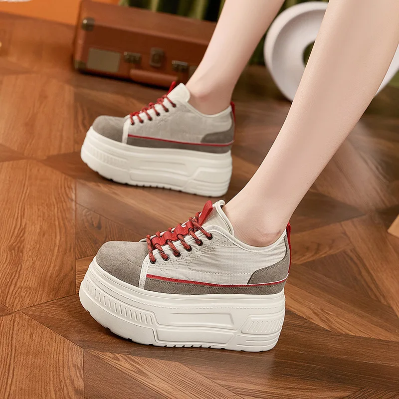

Women's Thick Sided White Shoes Lightweight Sponge Cake Height Increasing Versatile Board Shoes 2026 Fashionable Style