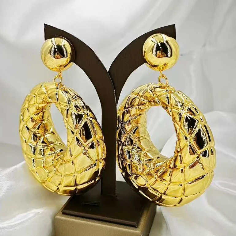 Hot Sale 18K Gold Plated Textured Hoop Earrings for Women Bold Statement Chunky Hoops Gold Earrings for African Party Jewelry
