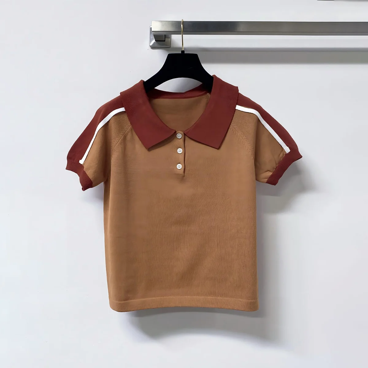 2026 high-quality women's polo collar knitted short sleeved shirt with contrasting stripes and raglan sleeves--hb727