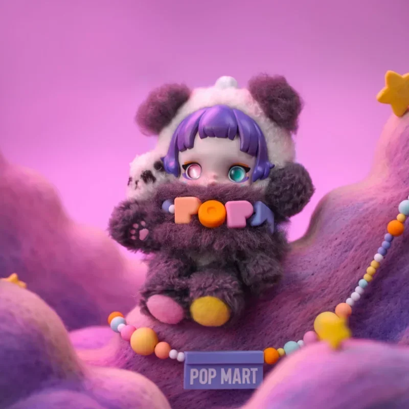 

POP MART SKULLPANDA: Коллекционная фигурка-сюрприз к 15-летию (Blind Box) – Милая коллекционная модель, подарок на день рождения