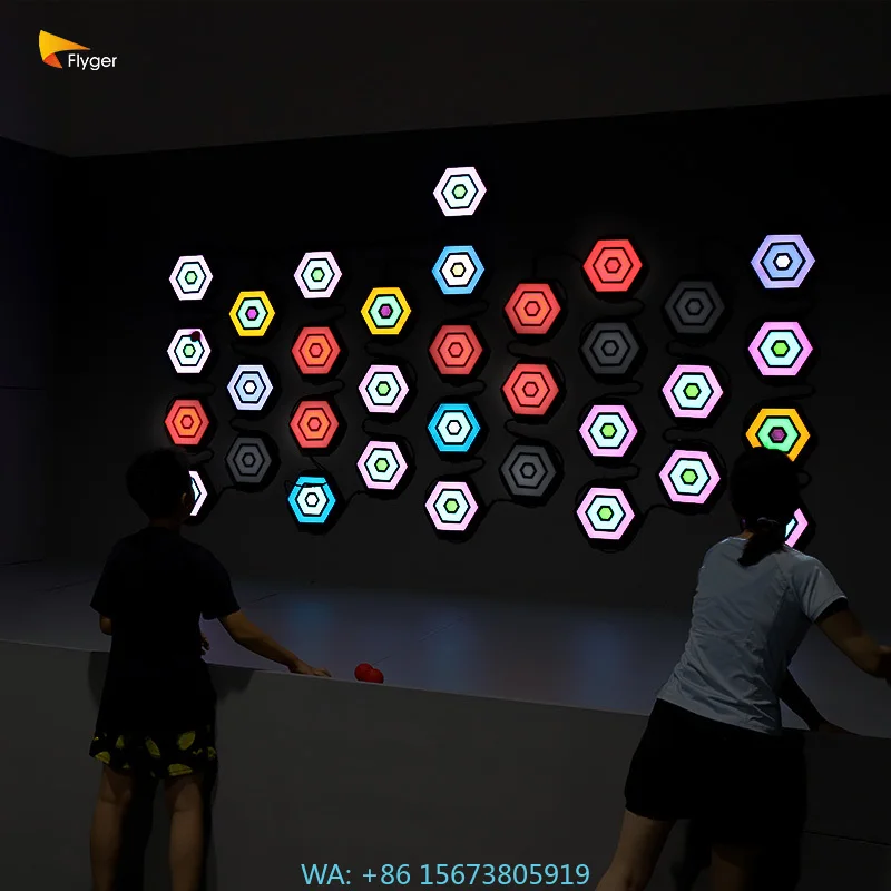

Откройте для себя непревзойденное развлечение с игровым автоматом для метания мячей, игрой в метание на мишень и интерактивными настенными играми под яркими светодиодными огнями.