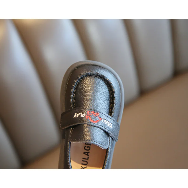 أحذية جلدية للأطفال أحذية حفلات أطفال مسطحة لحفلات الزفاف بخطاف وحلقة سهلة الارتداء أحذية بدون كعب ناعمة للأطفال لعام 2025 اتجاه كلاسيكي