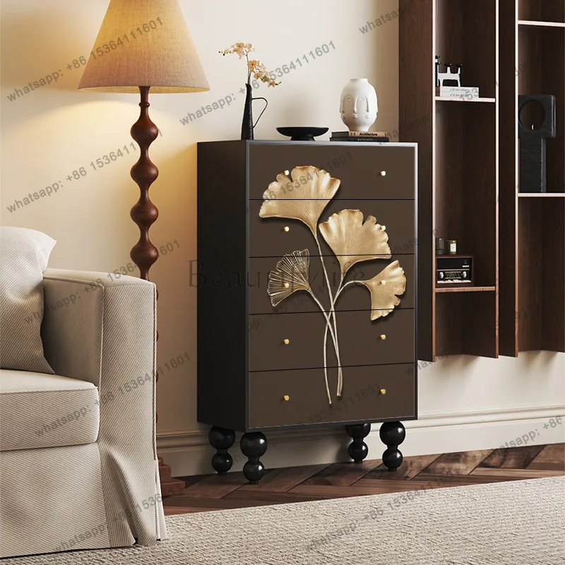 

The entrance is integrated with a sideboard, a simple and high-end solid wood entrance locker
