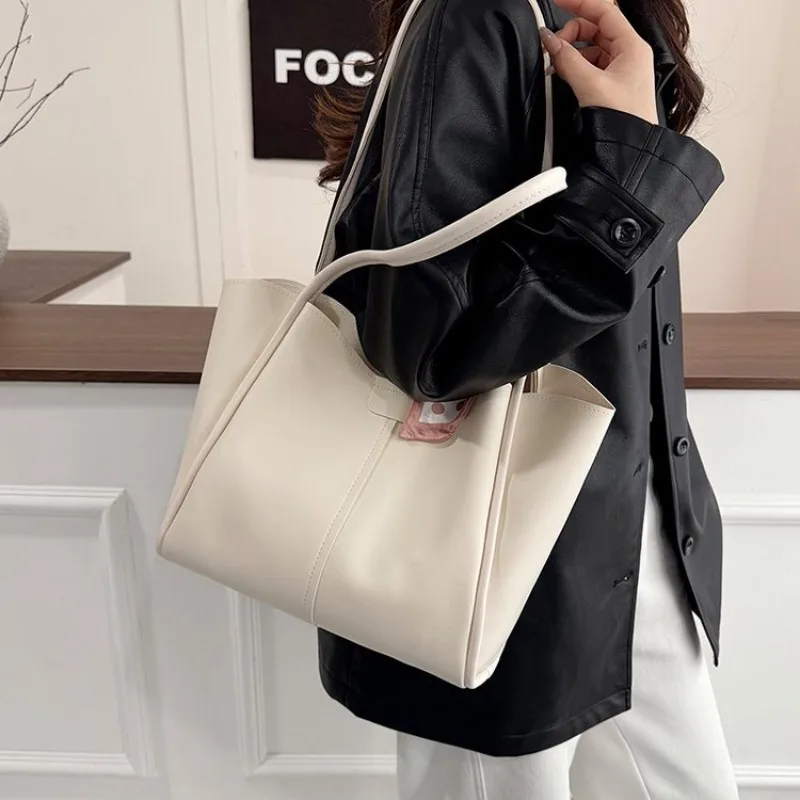 CEEKAY Damen-Tragetasche, cremeweiß, weiches PU-Leder, große Schulterhandtasche mit Schal-Detail und Beutel-Set, für den täglichen Pendelverkehr, lässig – Detail 6