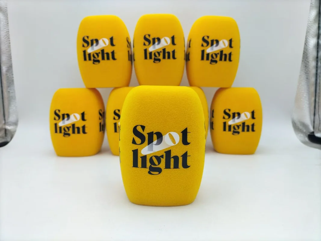 Microfono in schiuma quadrata stampato con logo personalizzato Spugna in schiuma floccata Logo fai-da-te Parabrezza Microfono video Parabrezza Stazioni TV Intervista