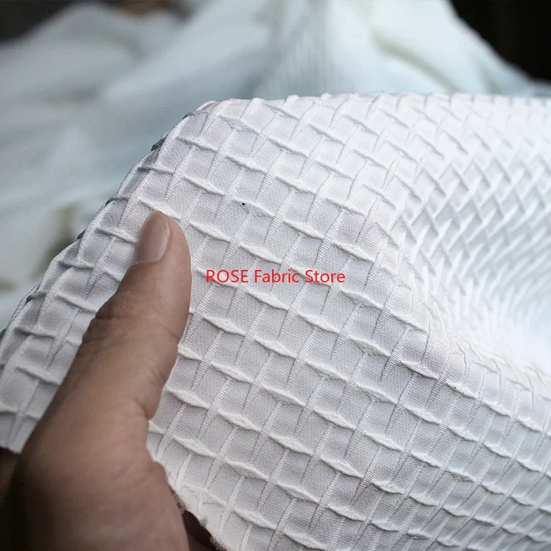 

Трехмерная жаккардовая ткань с клетчатой текстурой белого цвета для пошива пальто, дизайнерской одежды, платьев, вечерних нарядов