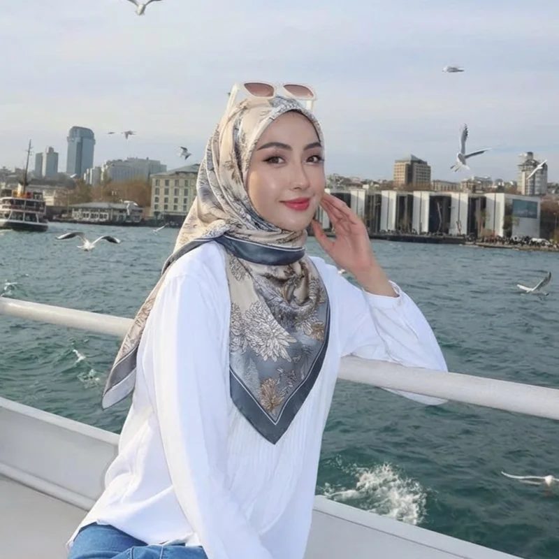 

Модный элегантный квадратный платок с цветочным принтом, хиджаб для женщин, роскошный шелковый платок из сатина, мусульманский фулярд, шаль, шейный платок 90*90 см