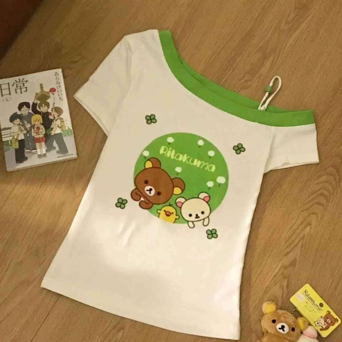 Japanisches süßes süßes Cartoon-Bär-bedrucktes kurzärmeliges T-Shirt mit schrägem Kragen für Frauen, Sommer, lässige Grafik-T-Shirts, Y2k-Top