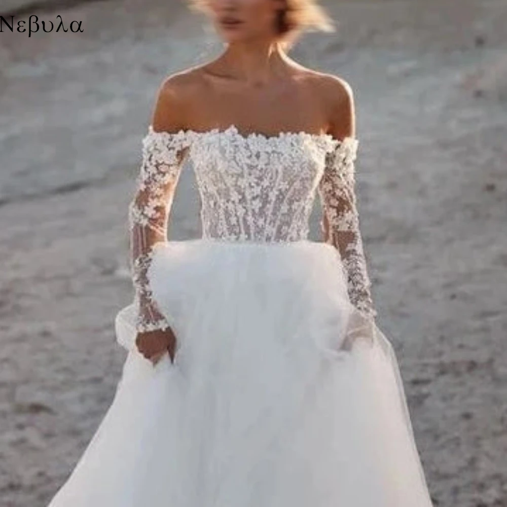 فستان زفاف رسمي أنيق ورائع وفاخر حالم مزين بالتول الأبيض لحفلات الزفاف بدون أكمام