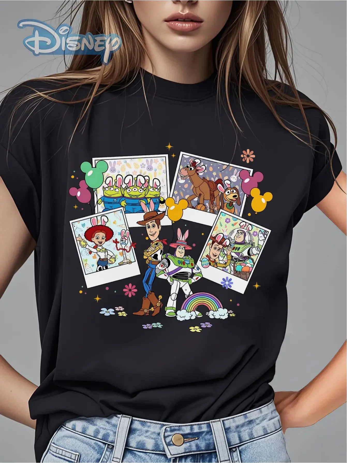 تي شيرت نسائي برسومات Toy Story & Easter - تي شيرت أسود قصير الأكمام برقبة دائرية مع وودي، باز، جيسي وبولسي