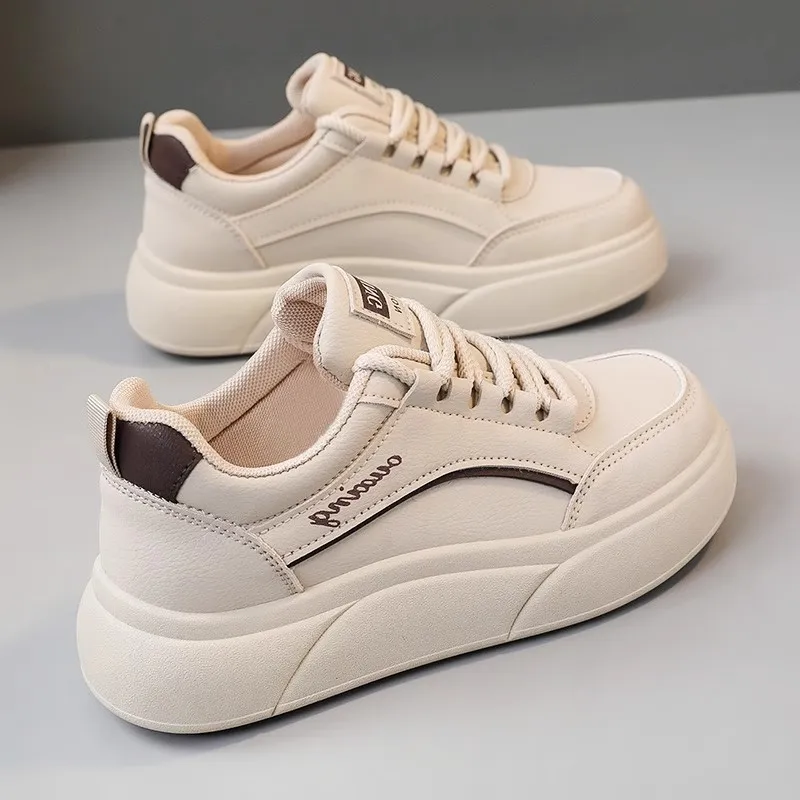 Stylish white sports shoes for women with 4.5cm thick bottoms and added height