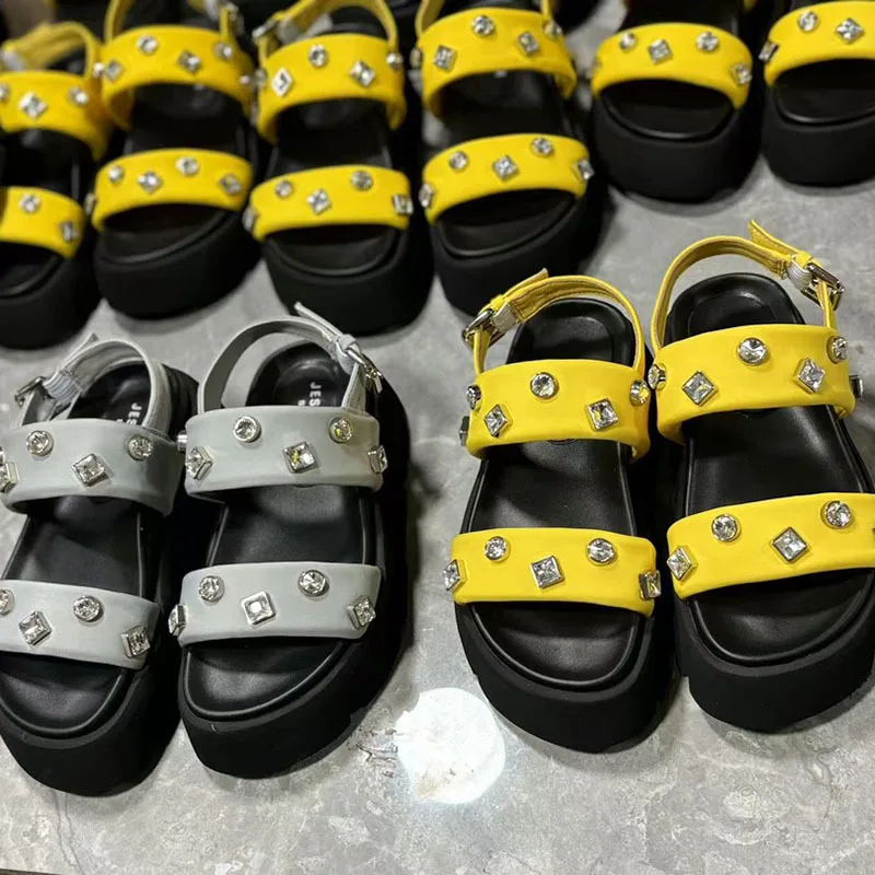 

Женские сандалии в стиле панк с бриллиантовыми заклепками, модные женские туфли-лодочки на толстой подошве с одним ремешком, летние вечерние пляжные модельные туфли