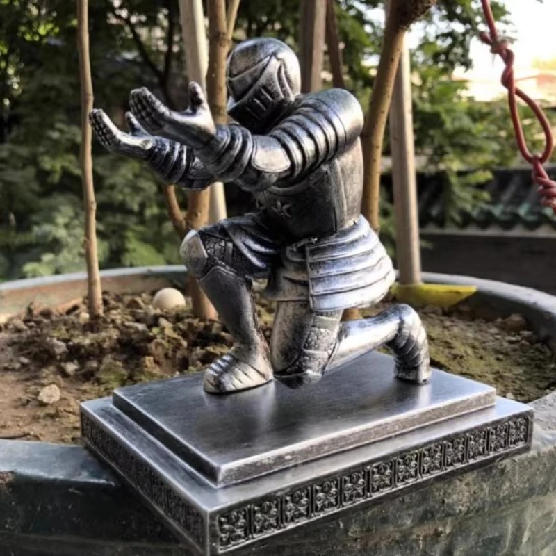

19cm Desktop Model Delicacy Creative Art Craft Executive Knight Pen Holder Stand Supplies Stationery Penholder Decoration Toy
