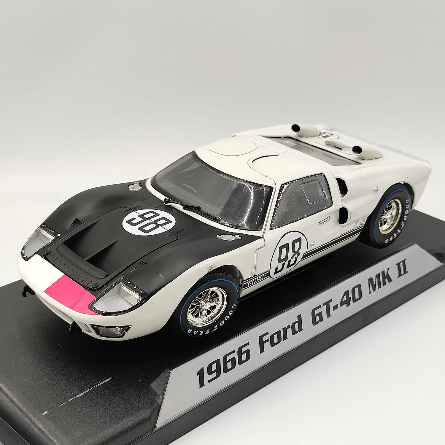 

Diecast SHELBY 1/18 Scale 1966 Ford GT-40 MKII Alloy Full-open Car Model White Collectible Toy Gift Souvenir Display Ornament