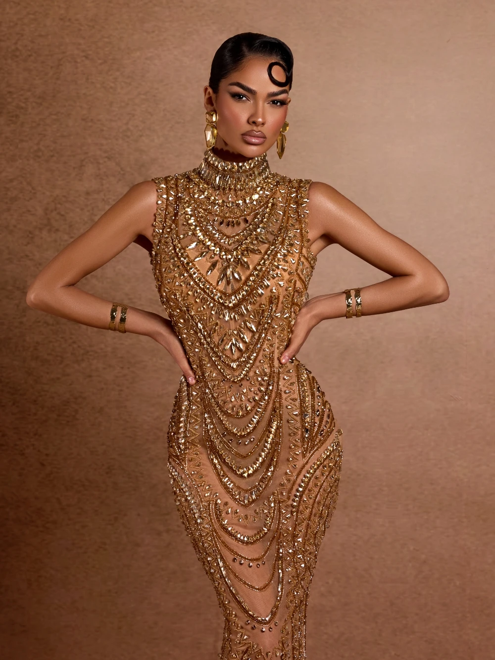Chic Draped Beaded Chains Evening Dress Golden High Neck Sexy Bodycon Prom Gown Customized Richly Crystals Dazzling Party Wear