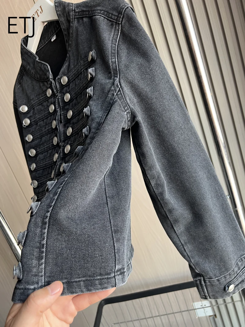 ETJ 2026 Damen Napoleon-Stil Jeansjacke Vintage Militär Doppelreihiger Mantel Silberne Knöpfe Slim Fit Herbst Oberbekleidung – Detail 16