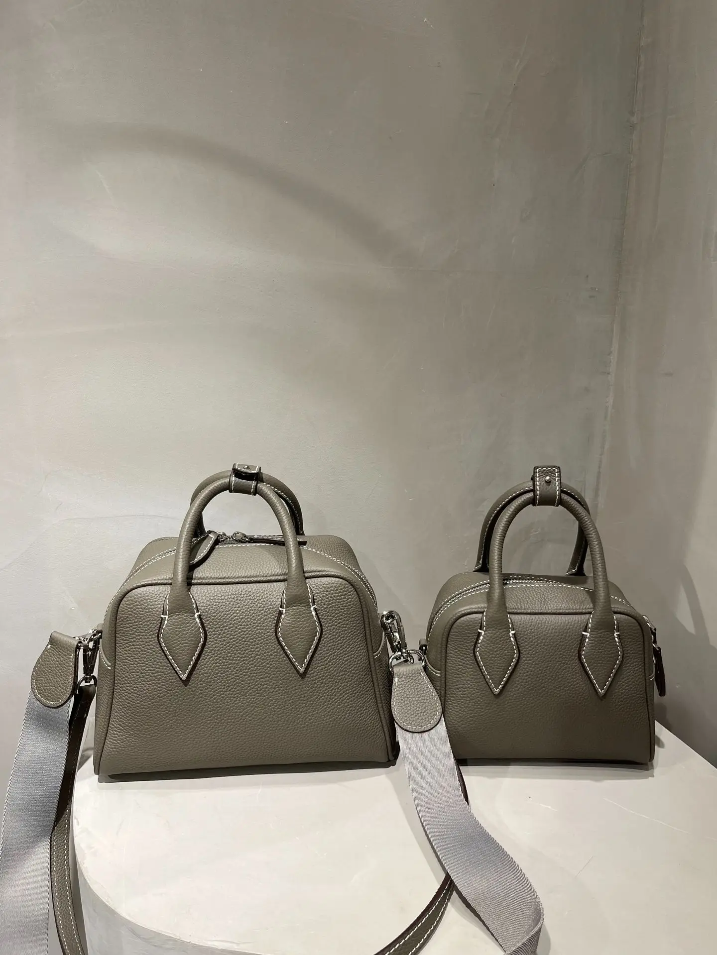 Withered 2024 Italian Retro Design Cowhide Large Capacity Tote Bag Genuine Leather Handbag Commuter Leisure Messenger Bag Ladies