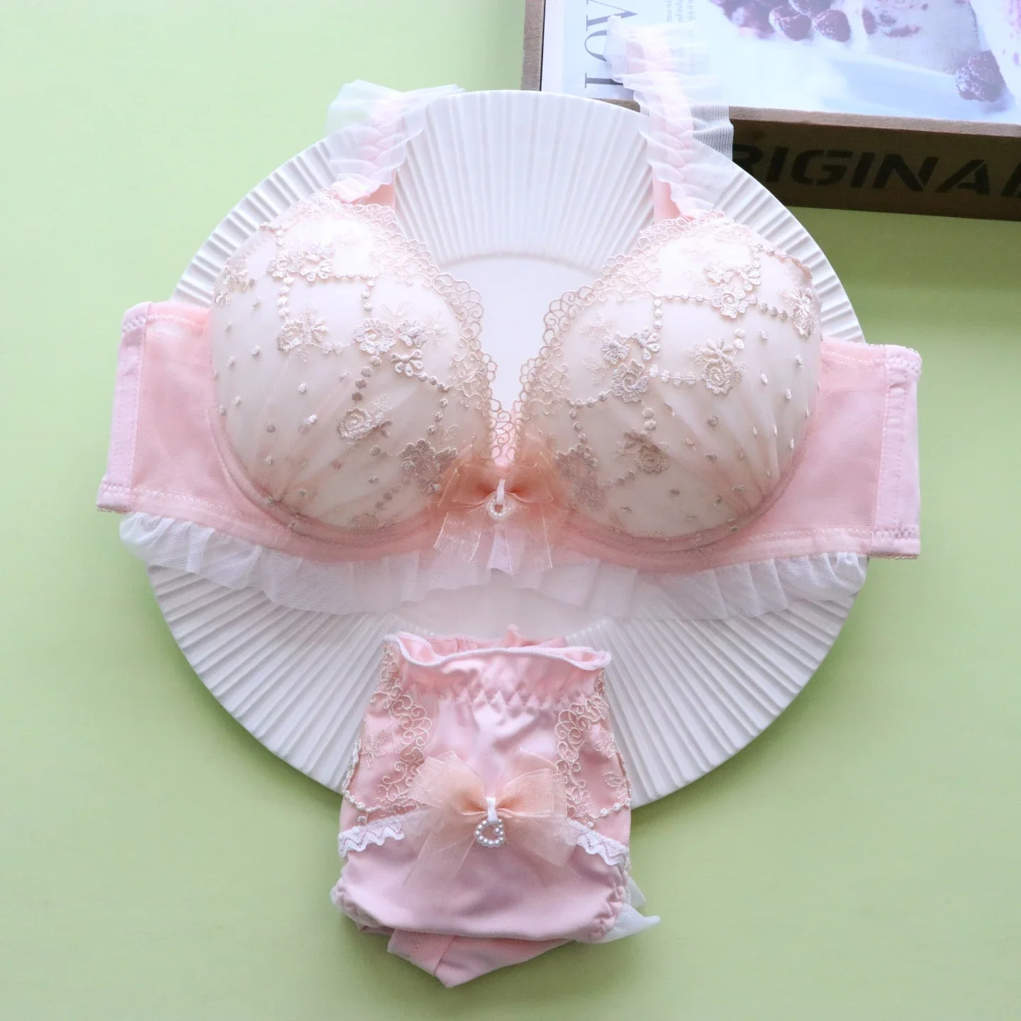 

Комплект нижнего белья без стального кольца, женское собранное нижнее белье с низким куриным сердцем, большая грудь, маленькие тонкие бюстгальтеры, кружевные женские дышащие