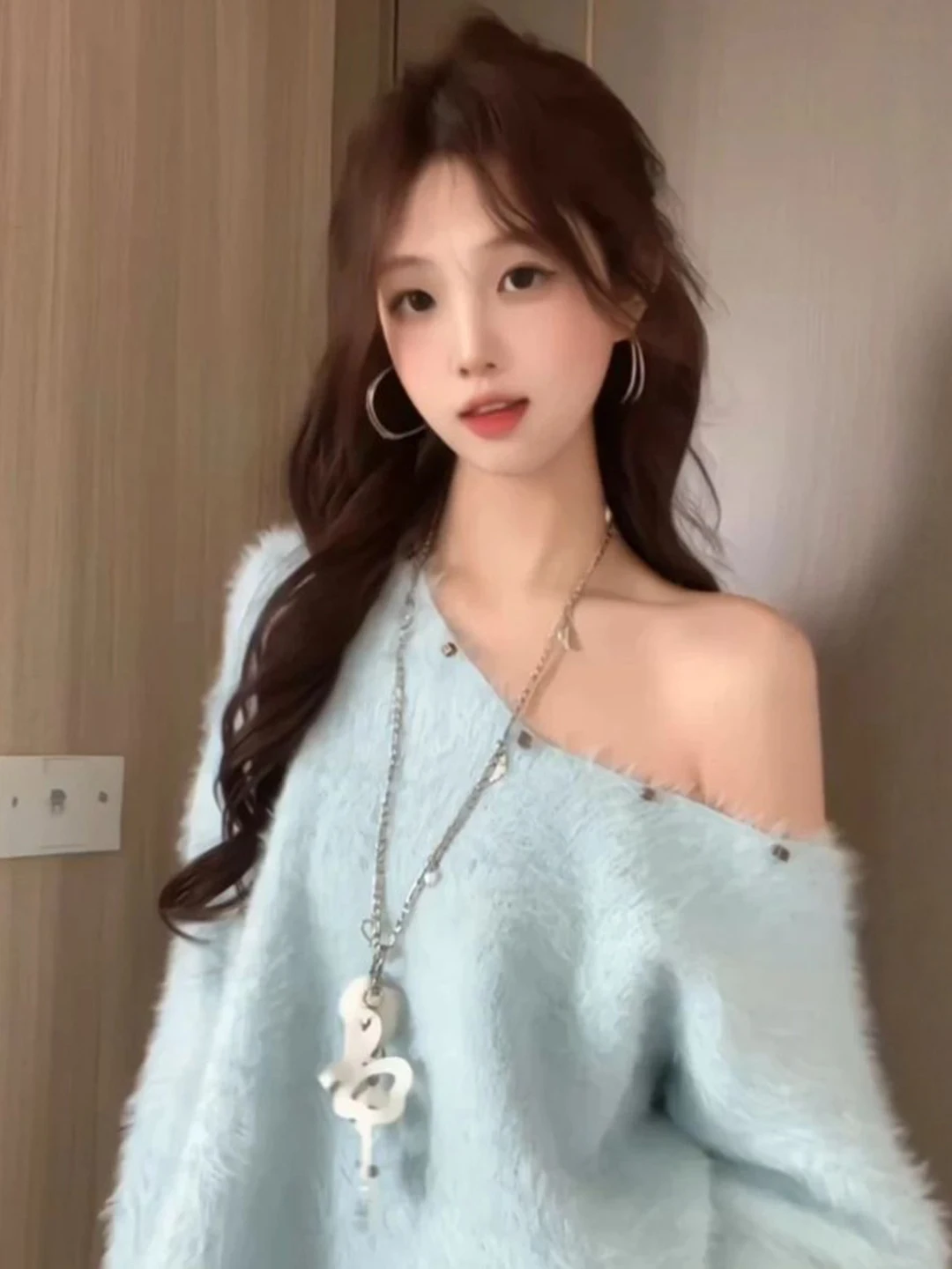 

Ретро-свитер свободного кроя с длинными рукавами и асимметричным дизайном плеча, молодежный, уникальный зимний топ для женщин