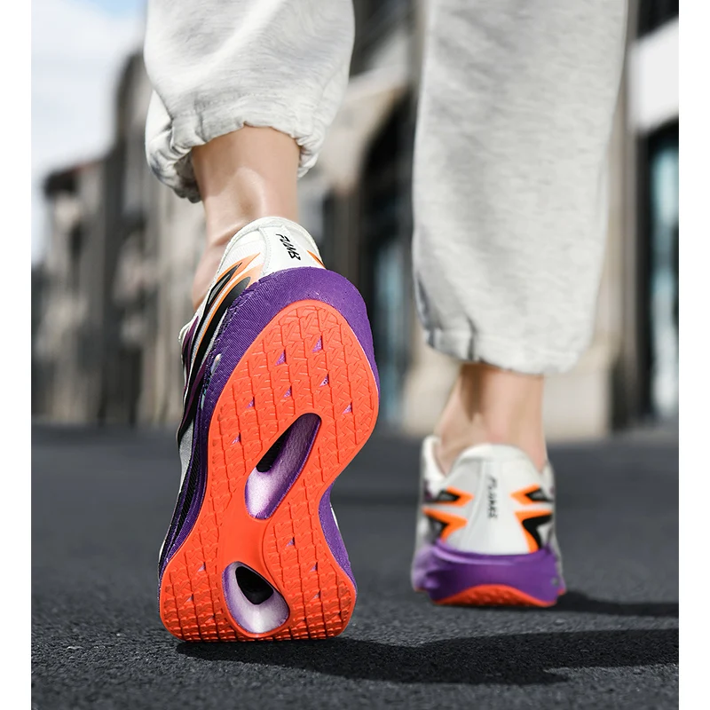 รองเท้าวิ่งผู้ชายระบายอากาศได้ดี น้ำหนักเบา สวมใส่สบาย และทันสมัย เป็นรองเท้ากีฬาลำลองสำหรับผู้หญิง