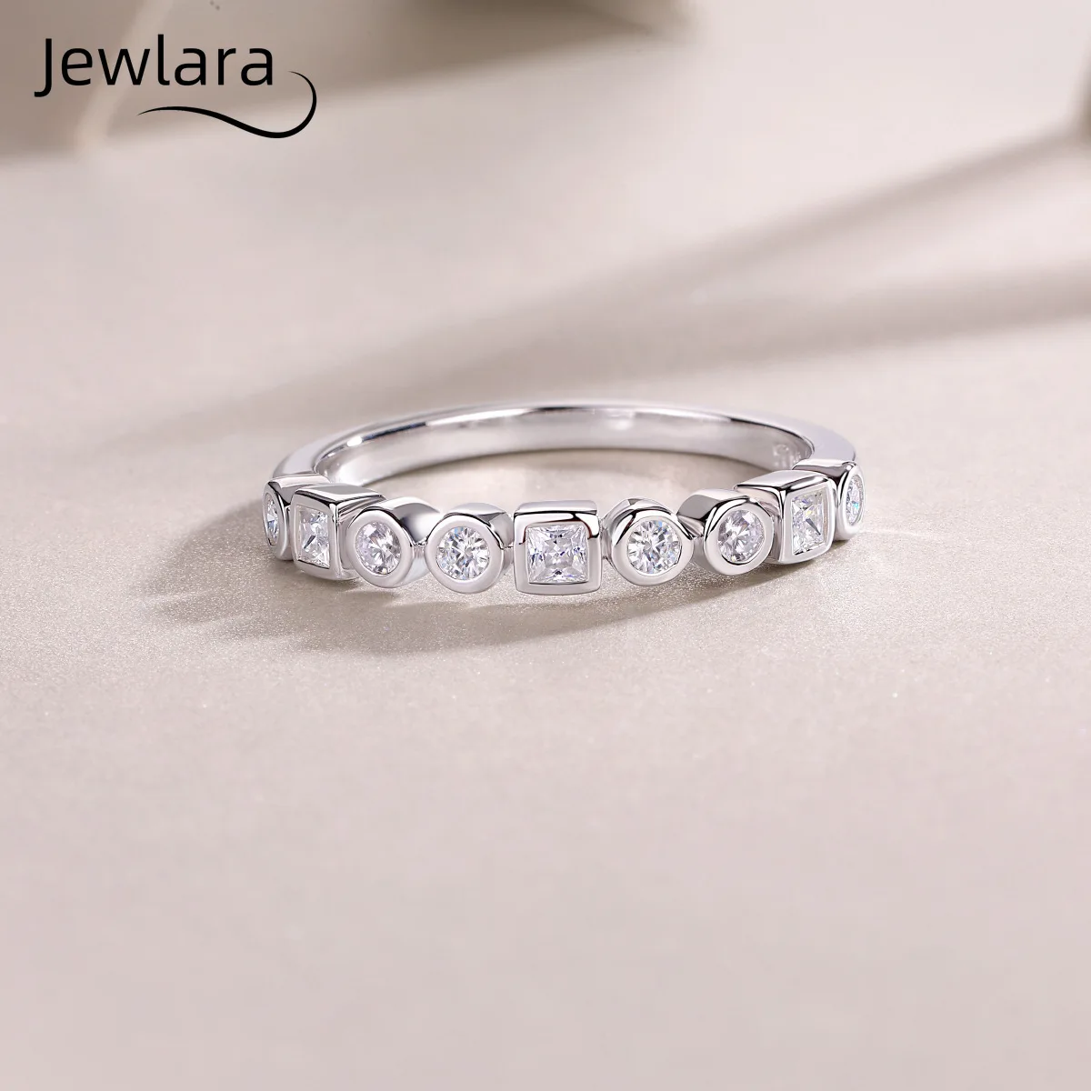 Jewlara Stylish and Simple S925 Silver Moissanite Luxury Inlaid Closed Ring New Rings