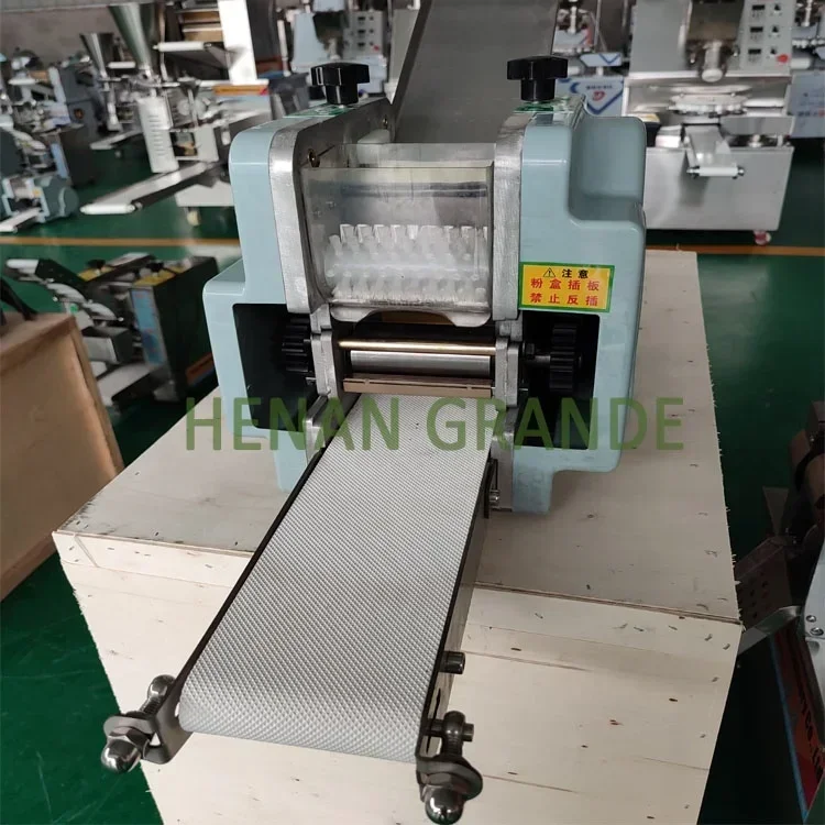 Tabletop Small Grain Product Automatic Papad Momo Empanada Samosa Gyoza Wonton Dumpling Maker Skin Wrapper Making Machine Price