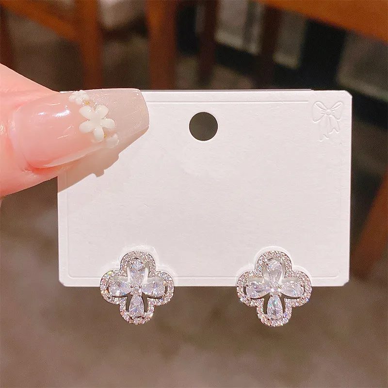 

Luxury White Zircon Flowers Cute Stud Earrings For Women Delicate Simple New Classic Fashion Jewelry Wholesale