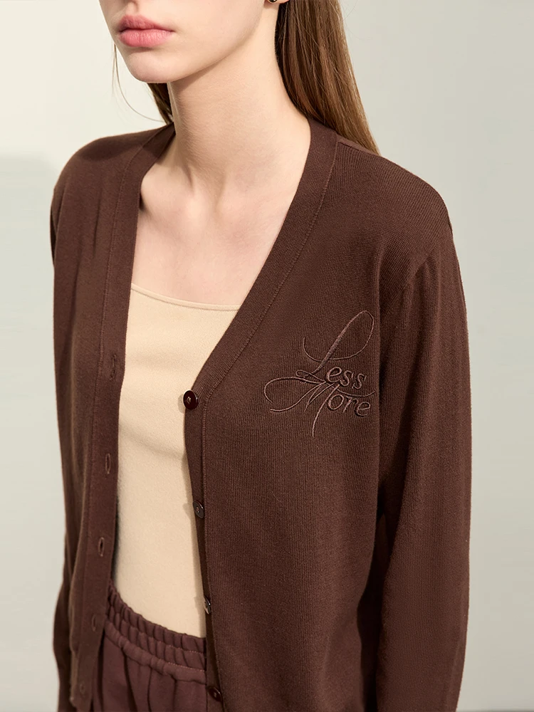 AMII-Cardigan Français Minimaliste pour Femme, Haut Fin à Col en V, Lettres Brodées, Tricots de Bureau, Nouvelle Collection Automne 2023, 12363013