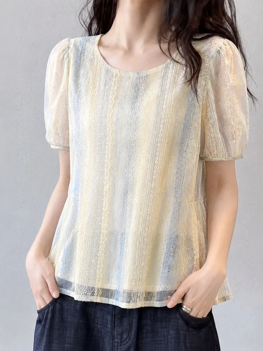

Elegant Lace Bubble Sleeve round Neck Short Sleeve Shirt Lightweight Breathable Slimming Top for Women Summer 2026 Commute Style