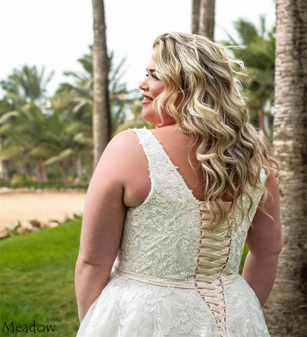 カスタマイズされたホワイトチュールアップリケウェディングパーティーAラインPoretraitロングドレスドレスエレガントな絶妙な高級夢のようなドレス