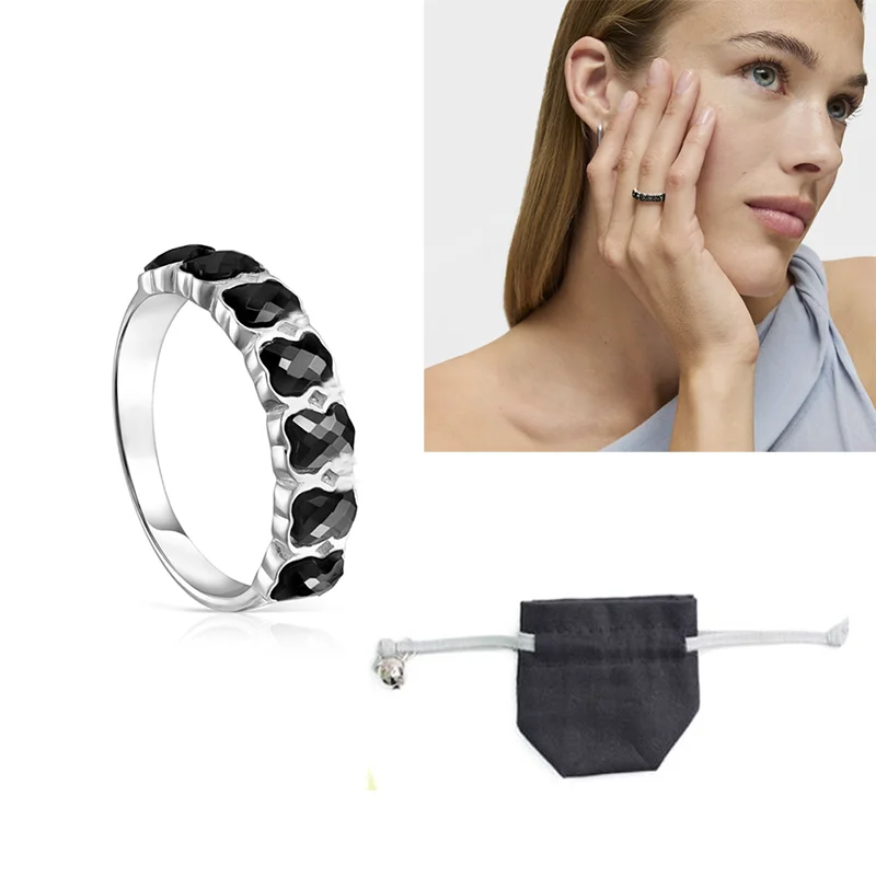 

Роскошное и стильное черное кольцо