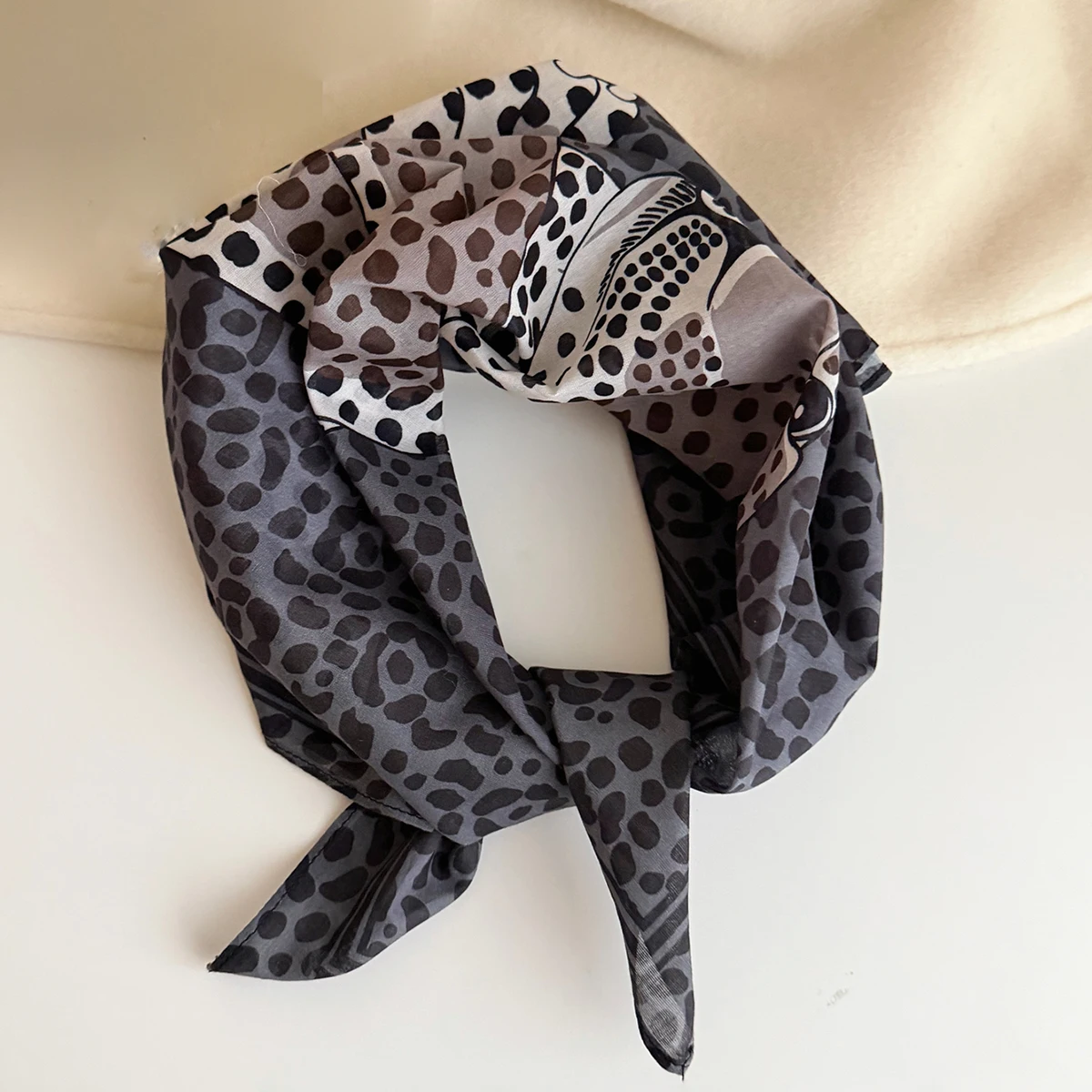 1pc Spring/Summer/Autumn 100% Cotton New Leopard Print Women's Small Scarf, Color-Contrast Small Square Scarf, Headscarf, European and American Versatile Printed Scarf