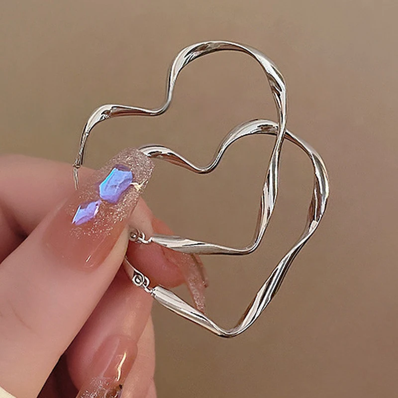 Twist Metal Heart Hoop Earrings for Women Silver Color Hollow Out Big Love Earrings Brief Street Romantic Jewelry as Gift