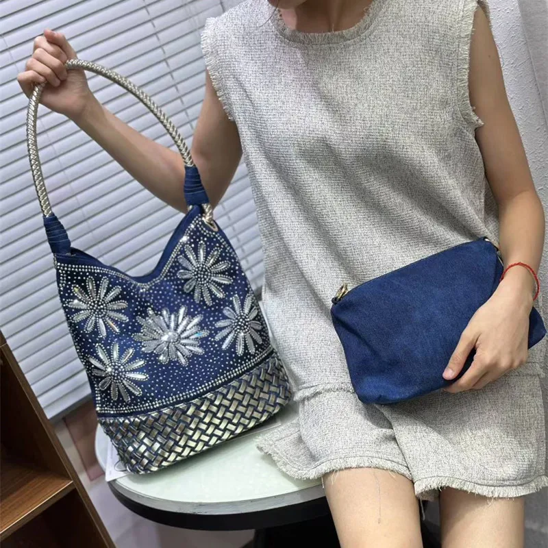 

2025 Роскошный дизайн, женская джинсовая плетеная сумка-тоут большой вместимости, брендовая тканая сумка-ведро 2 в 1, сумка через плечо с бриллиантами