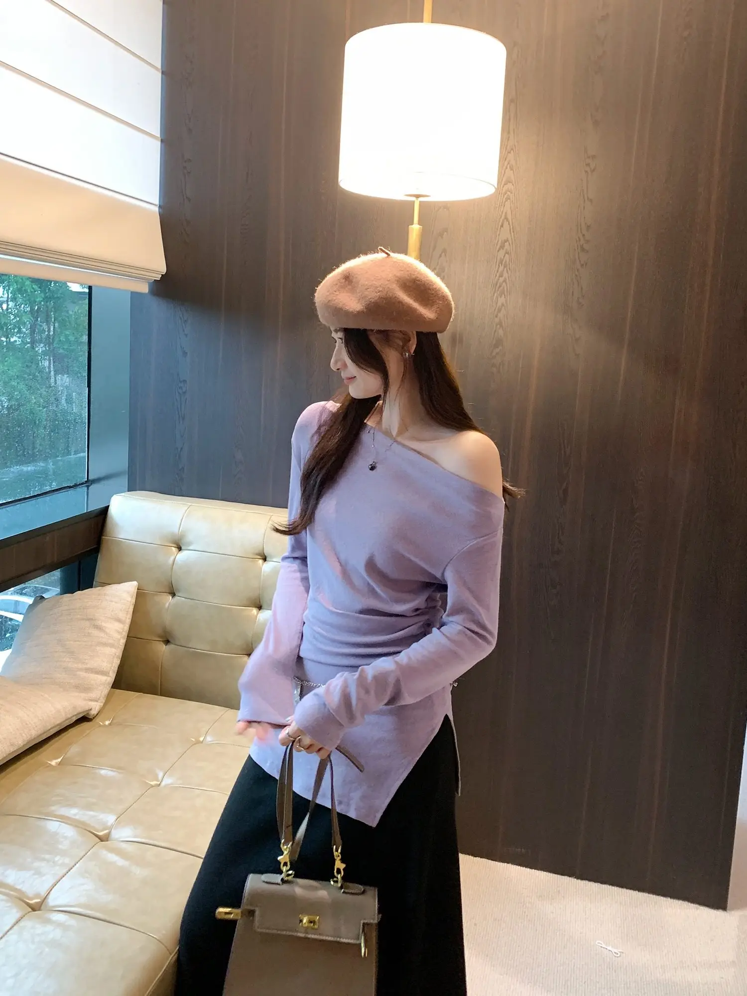 Schickes koreanisches SLE Long Sve One Oulder T-Shirt Damen Faionable Plissee Split Einzigartiges schönes Top für Herbst Winter