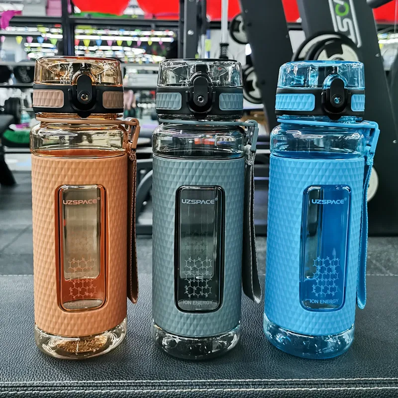 2025 700ml Bottiglia d'acqua di vendita calda Ad alta capacità Diamante Sport Spazio Succo di frutta Bottiglia d'acqua creativa in plastica BPA gratuito