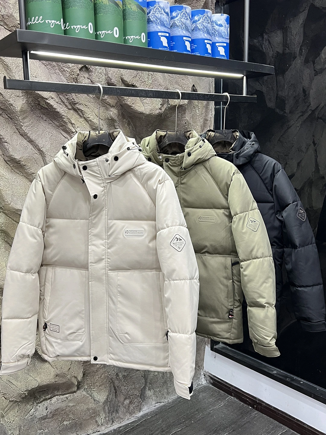 เสื้อแจ็คเก็ตผ้าฝ้ายมีฮู้ดลำลองสำหรับผู้ชาย ฤดูใบไม้ร่วง ฤดูหนาว เสื้อผ้าผ้าฝ้ายเย็บติดกันให้ความอบอุ่นสำหรับกิจกรรมกลางแจ้ง ทรงพอดีตัว แฟชั่นวัยรุ่น แขนยาว