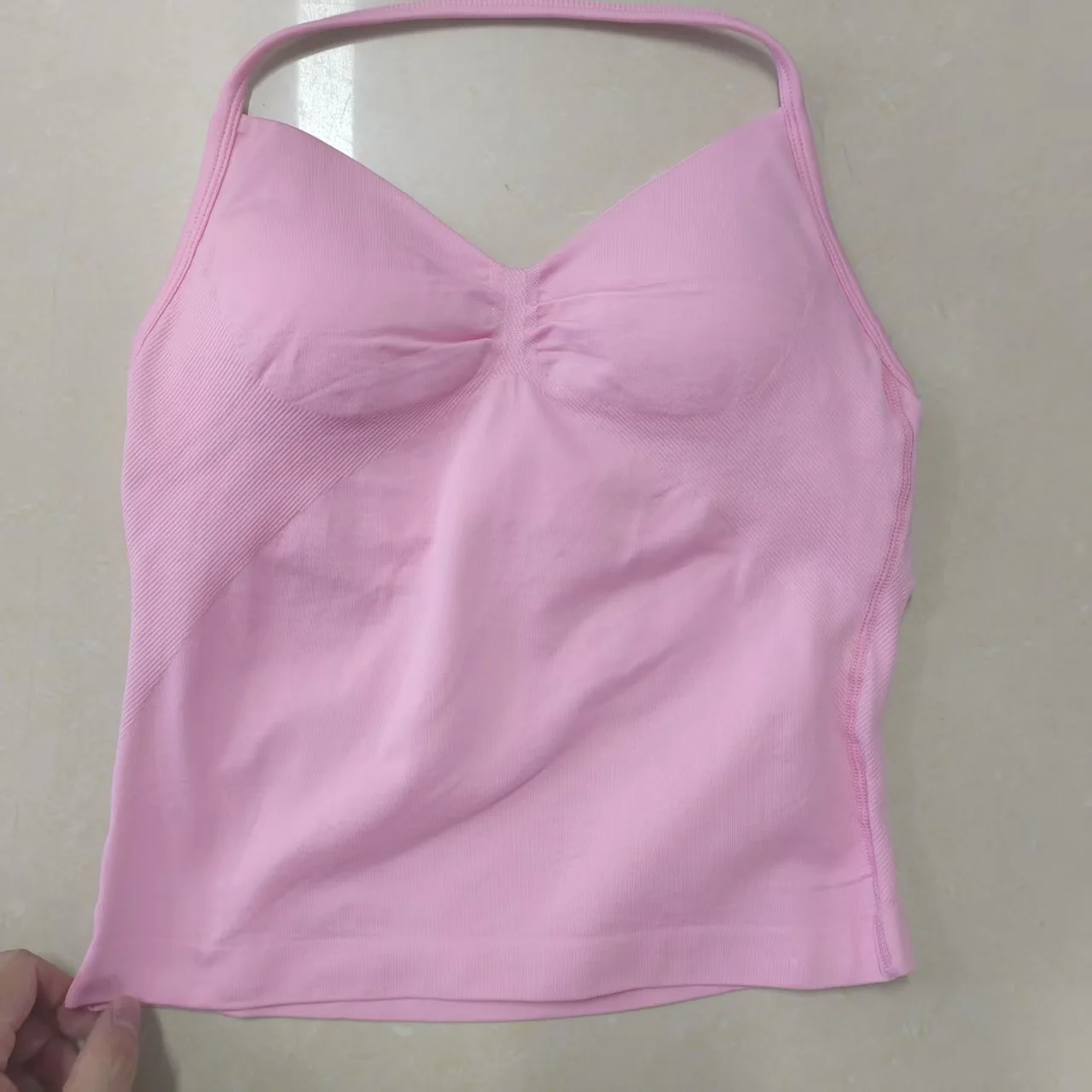 المرأة الخطوط الطويلة Strappy عارية الذراعين الصالة الرياضية الأعلى Scrunch تجريب مفتوح الظهر الصدرية تانك الأعلى مع وسادة الثدي لتشغيل قميص يوجا