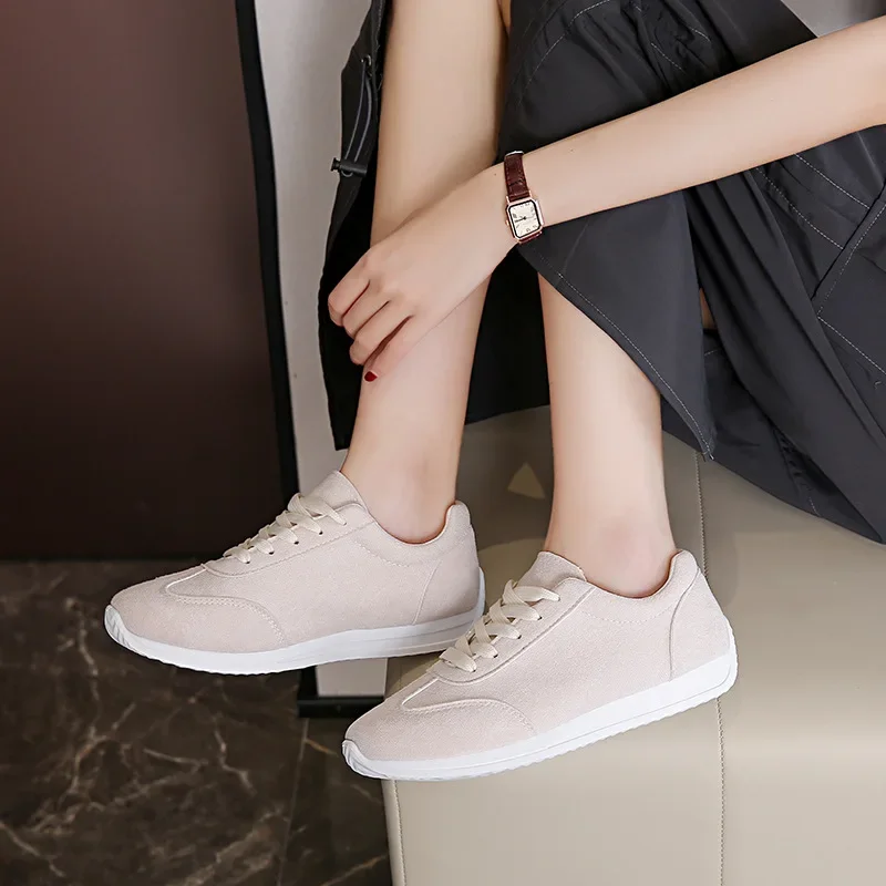 Women's Running Shoes Lightweight Flat Bottom Shock-absorbing Casual Sports Sneakers Plus Size 43 Suede Student Shoes